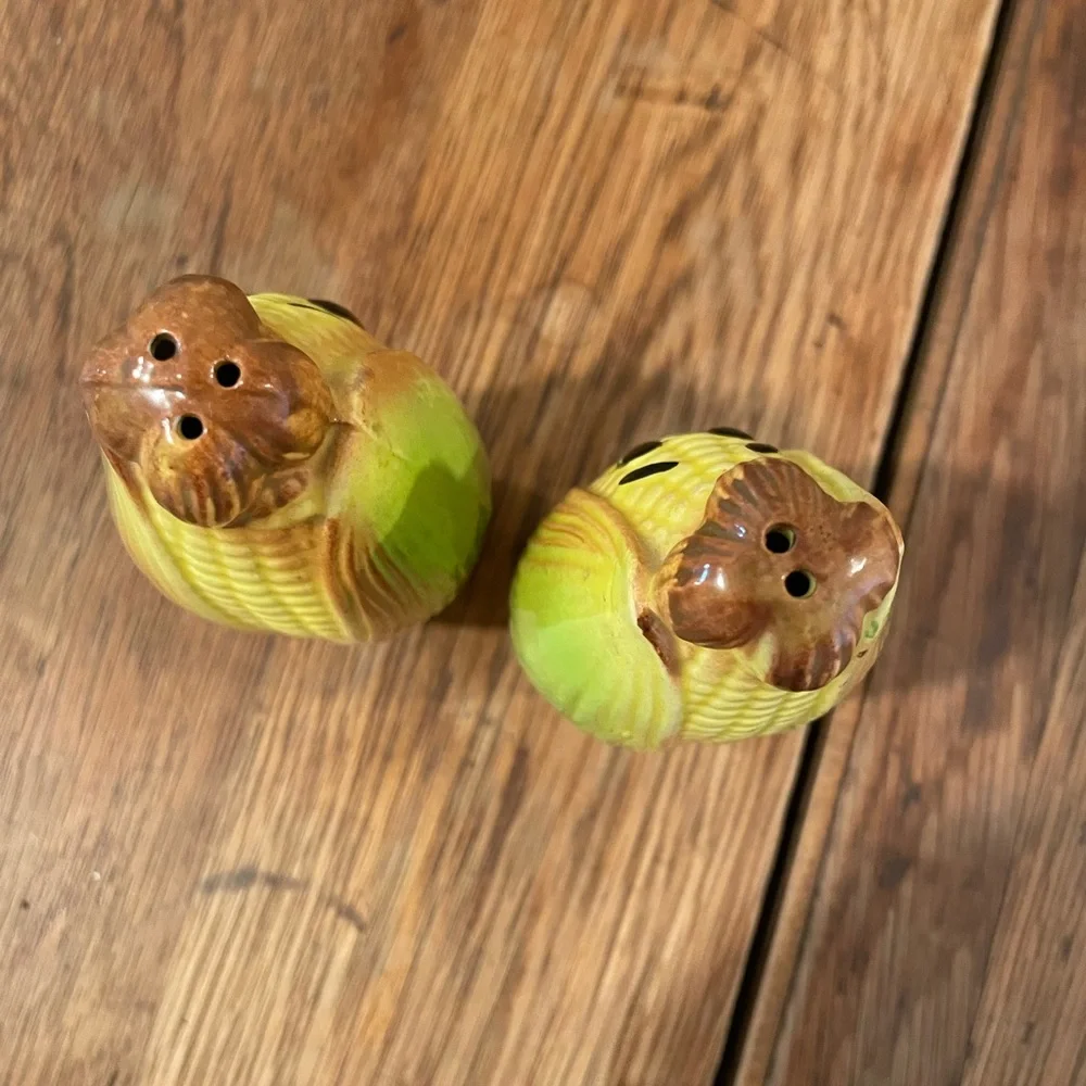 Vintage Corn Cob Salt & Pepper Shakers–Anthropomorphic Mid-Century Kitchen Décor